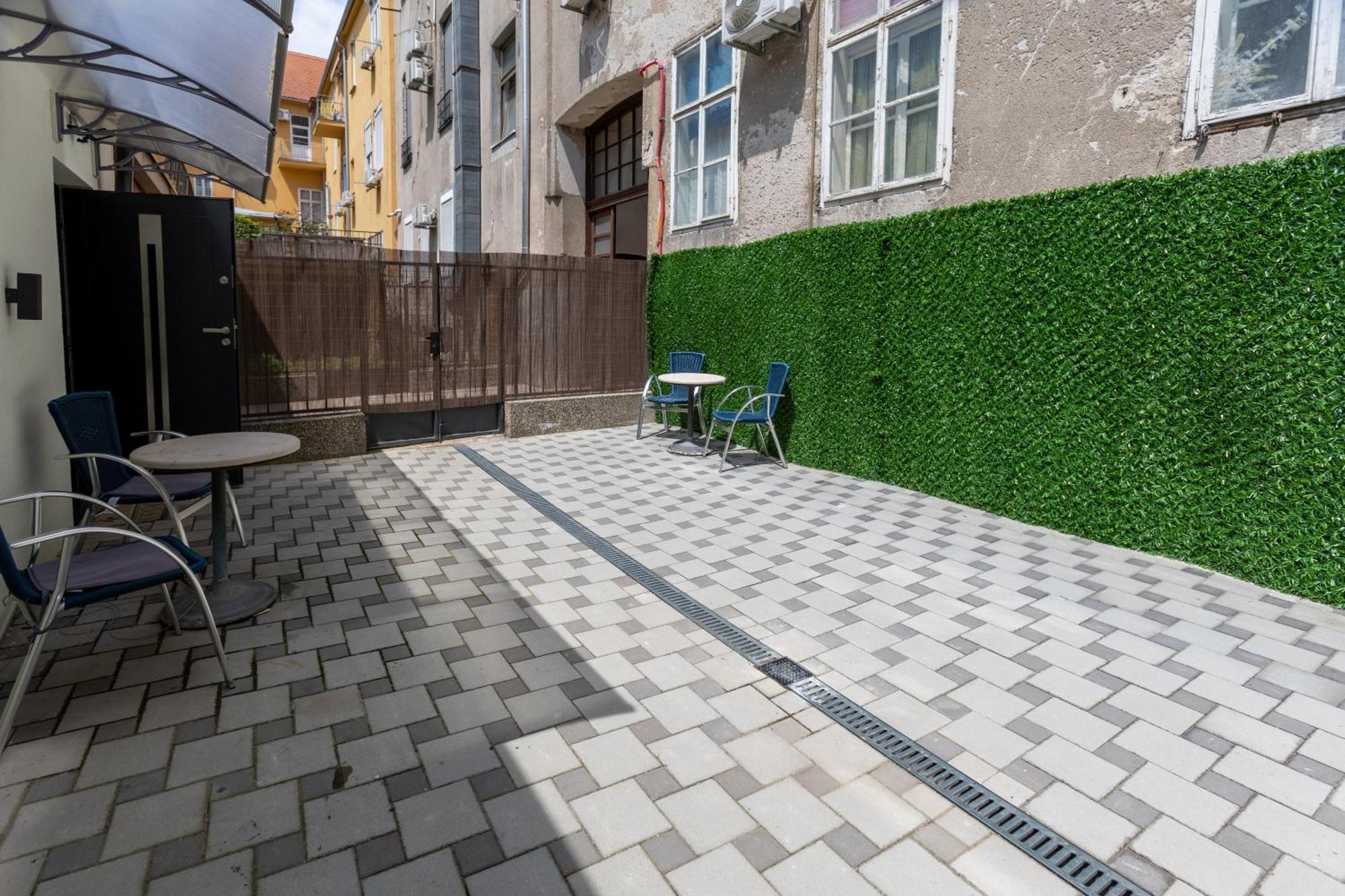 Inn The Center Zagreb Studio Apartment Екстериор снимка